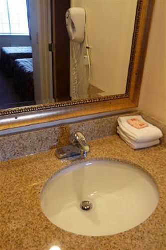 Red Carpet Inn Олбани Экстерьер фото